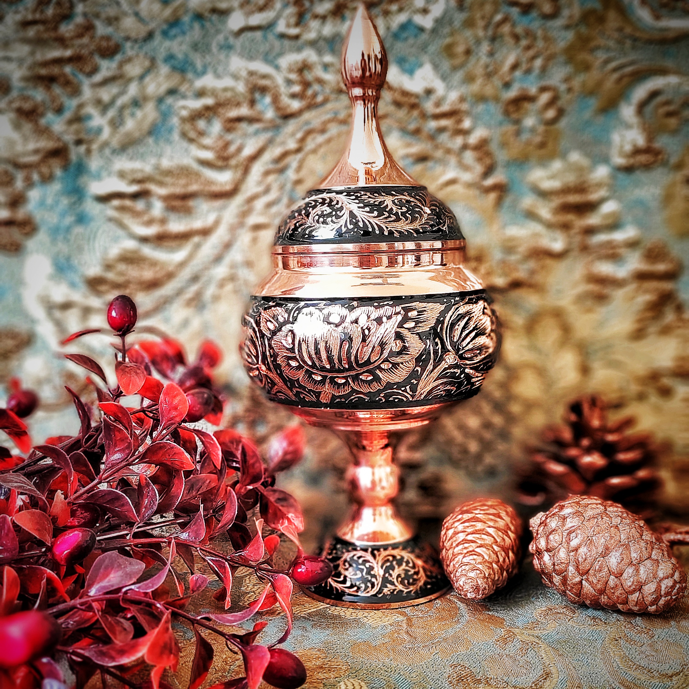 ست 3 تکه گلدان و شکلات خوری مسی مدل الماس تراش کد 24 - تصویر 7