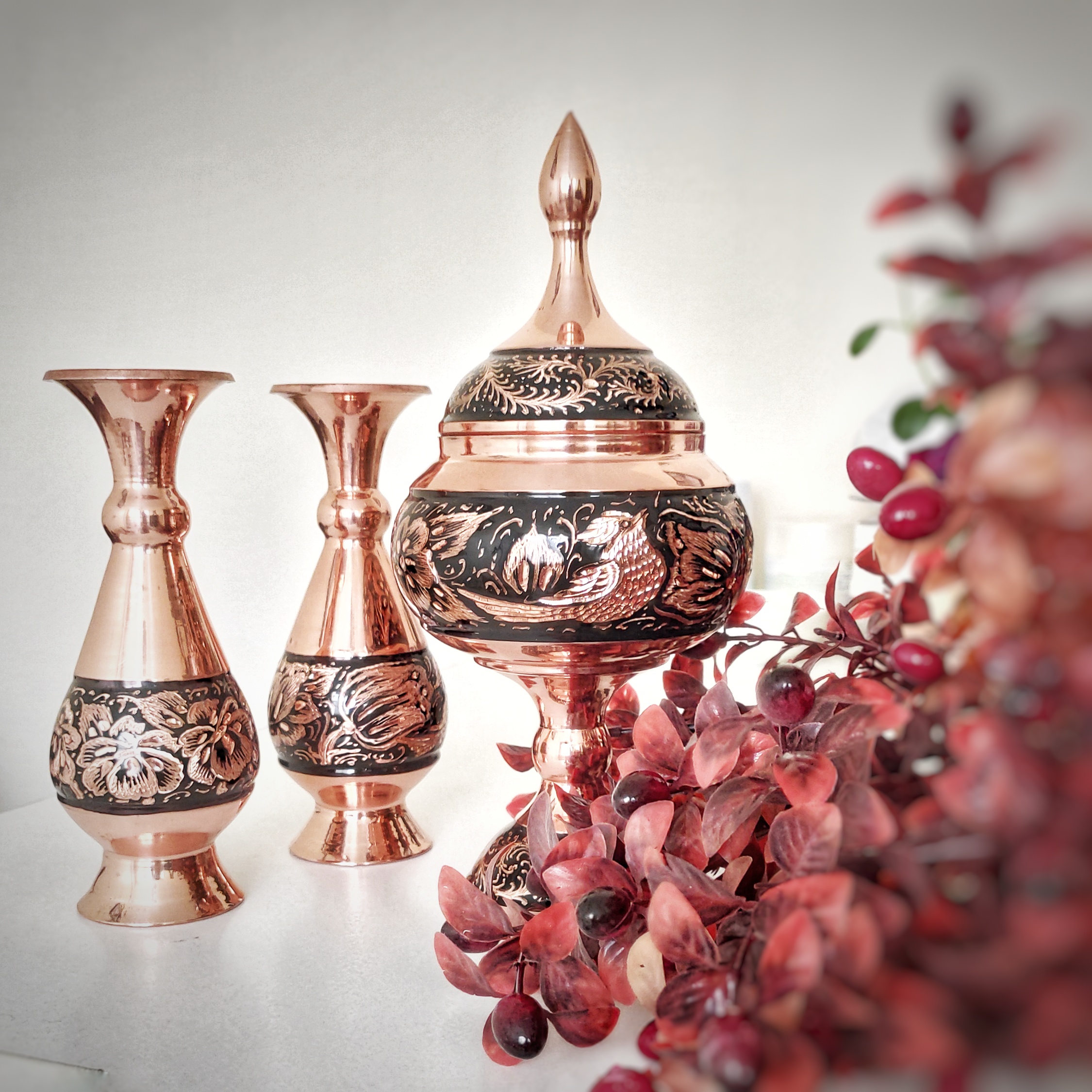 ست 3 تکه گلدان و شکلات خوری مسی مدل الماس تراش کد 24 - تصویر 5