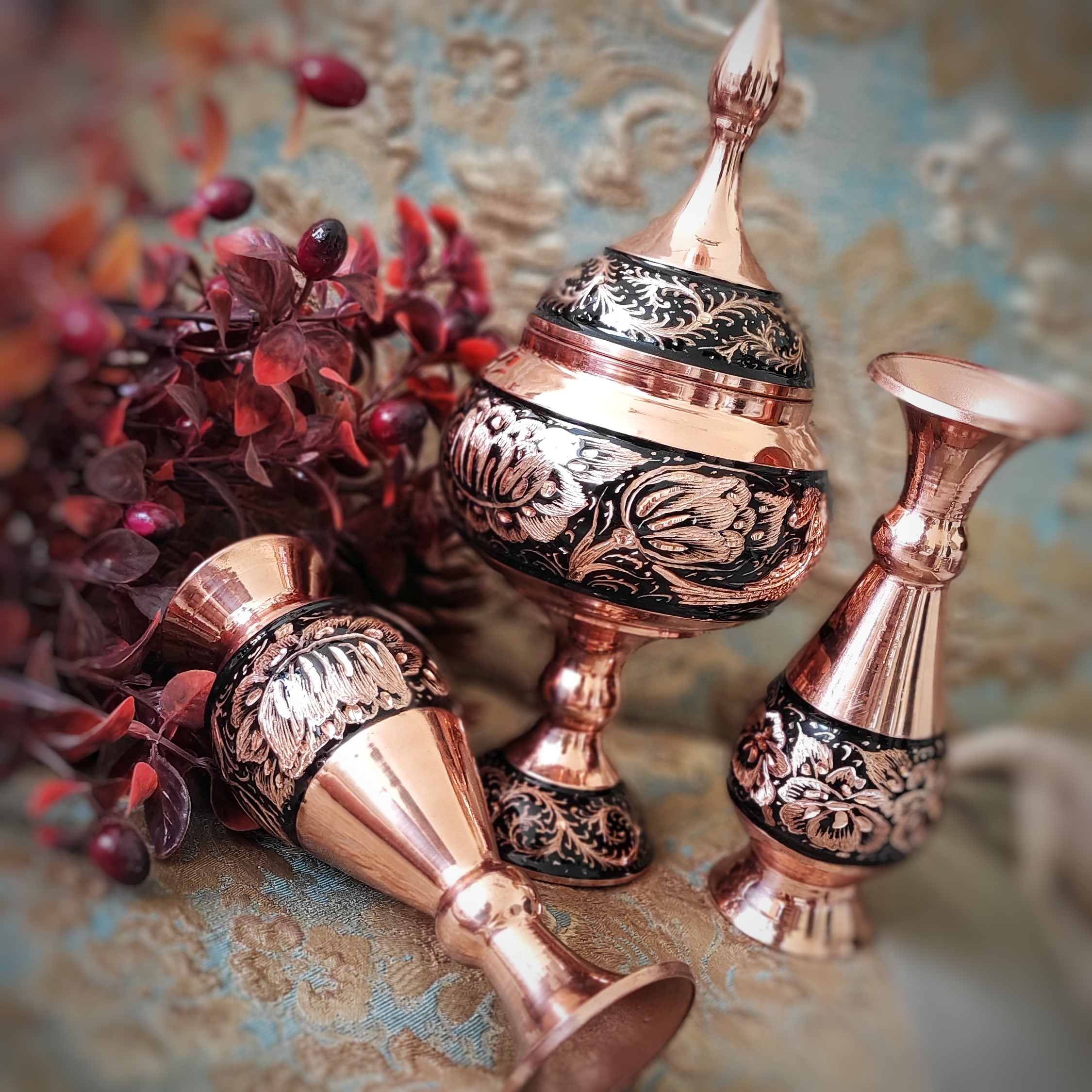 ست 3 تکه گلدان و شکلات خوری مسی مدل الماس تراش کد 24 - تصویر 8